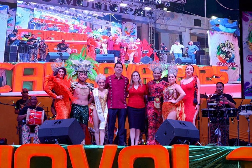 Isla Mujeres celebra con miles de asistentes la espectacular “Noche de Fuego” del Carnaval 2025