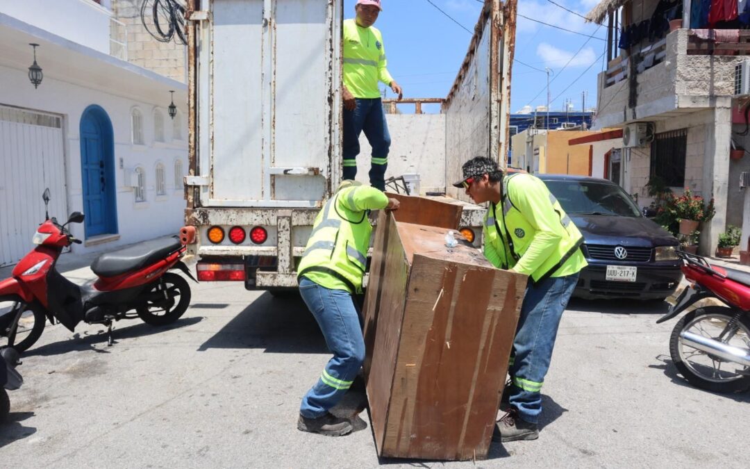 Gobierno Municipal refrenda su compromiso con el bienestar de las familias isleñas, a través del Programa Permanente de Descacharrización