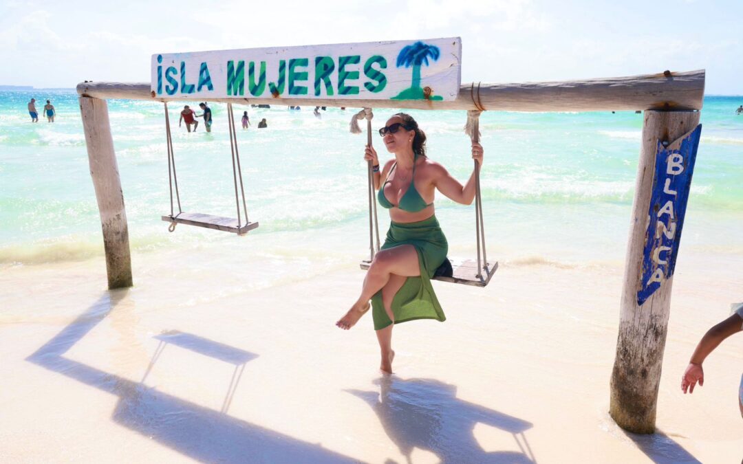 Familias isleñas y turistas disfrutan de la belleza inigualable de Isla Mujeres