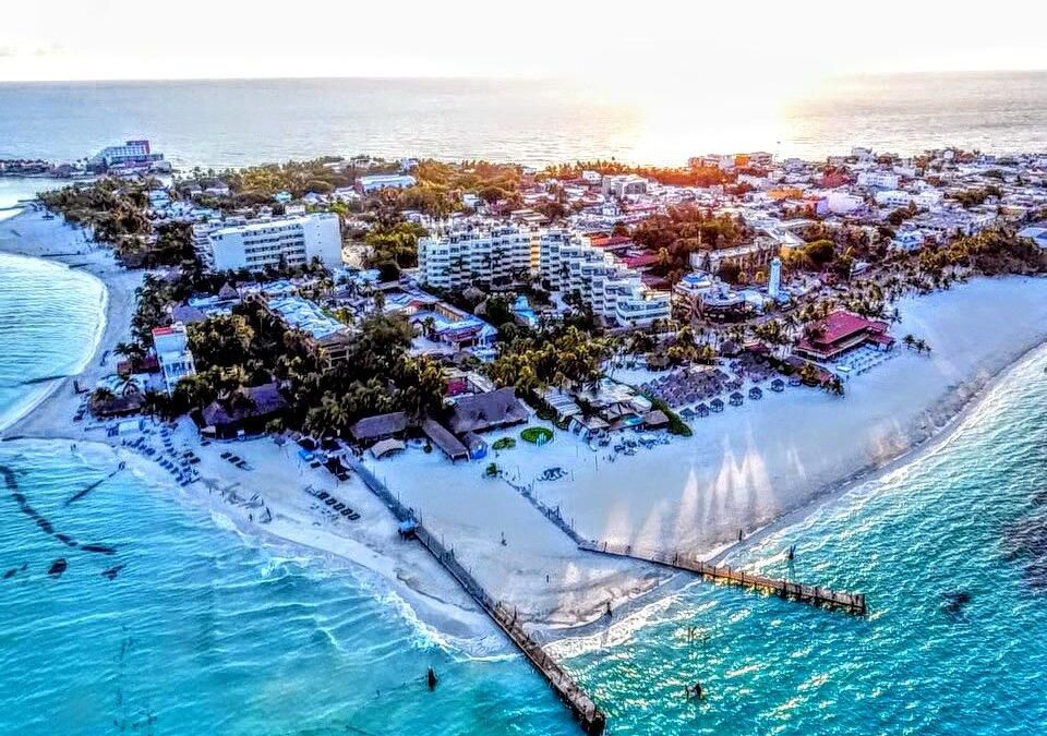 Playa Norte se consolida como orgullo de Isla Mujeres con acciones de limpieza y reconocimiento internacional