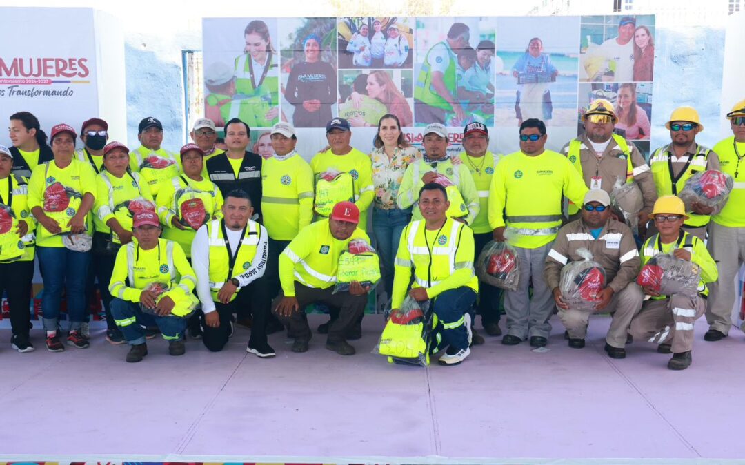 Gobierno de Isla Mujeres reconoce a su personal con entrega de uniformes y mejores condiciones laborales