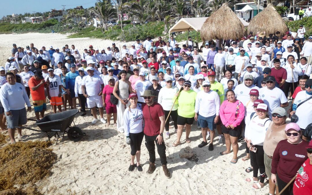Gobierno de Isla Mujeres realiza jornada especial del Limpiatón en playa del Mar Caribe