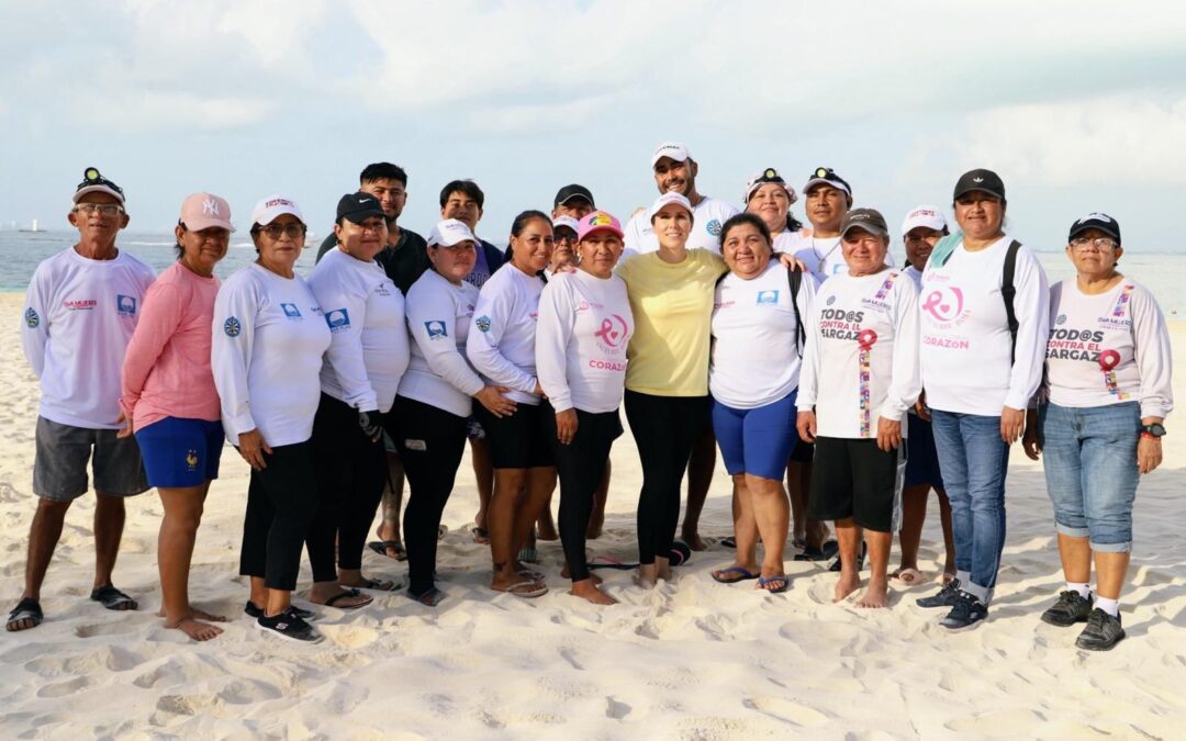 Atenea Gómez Ricalde supervisa trabajos de limpieza en las playas de Isla Mujeres