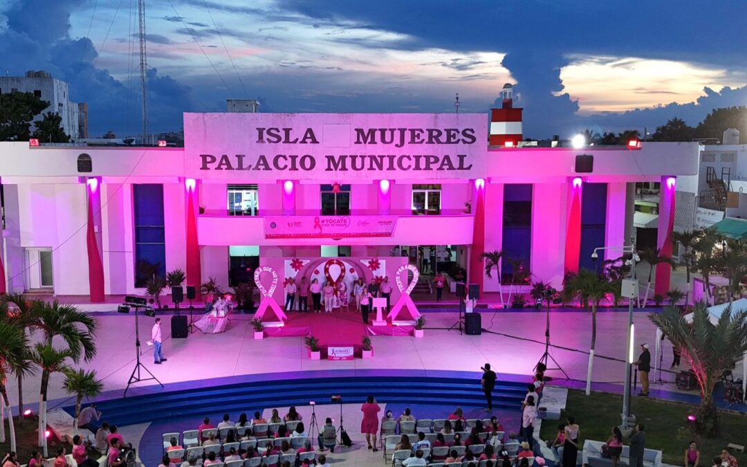 Atenea Gómez Ricalde encabeza el Encendido Rosa 2025 en Isla Mujeres para fortalecer la prevención y la lucha contra el cáncer de mama
