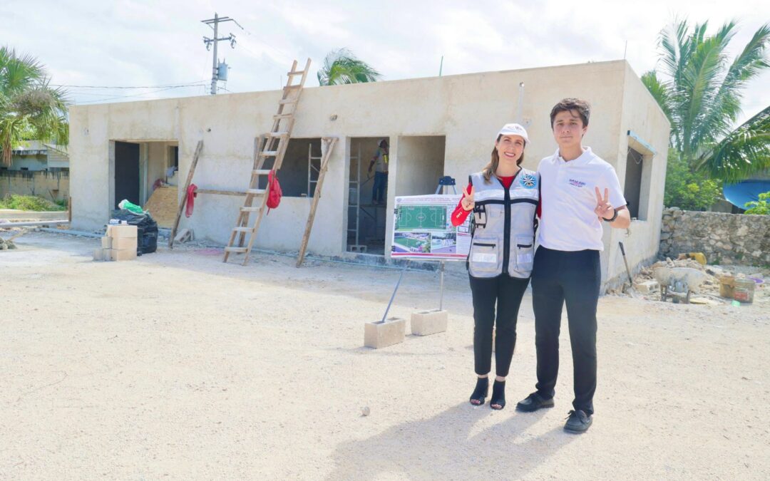 Atenea Gómez Ricalde constata avance de la construcción de la nueva cancha de fútbol siete en Ciudad Mujeres