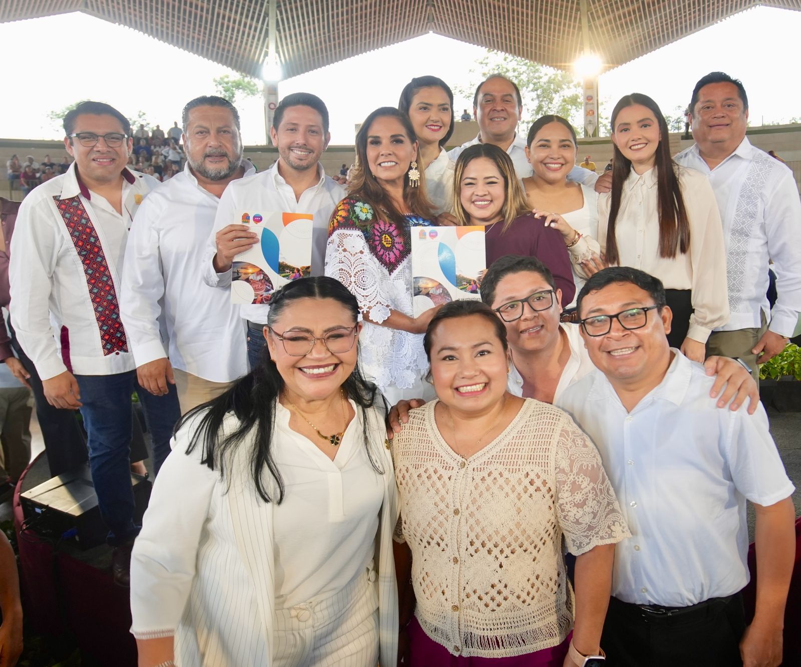 Renán Sánchez Tajonar acompaña a la gobernadora Mara Lezama en la presentación del Plan Estratégico para el Desarrollo Sostenible