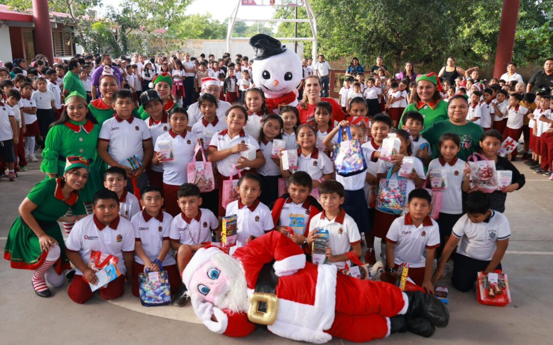 Atenea Gómez Ricalde lleva alegría navideña a Ciudad Mujeres con el Programa Navidad en tu Escuela
