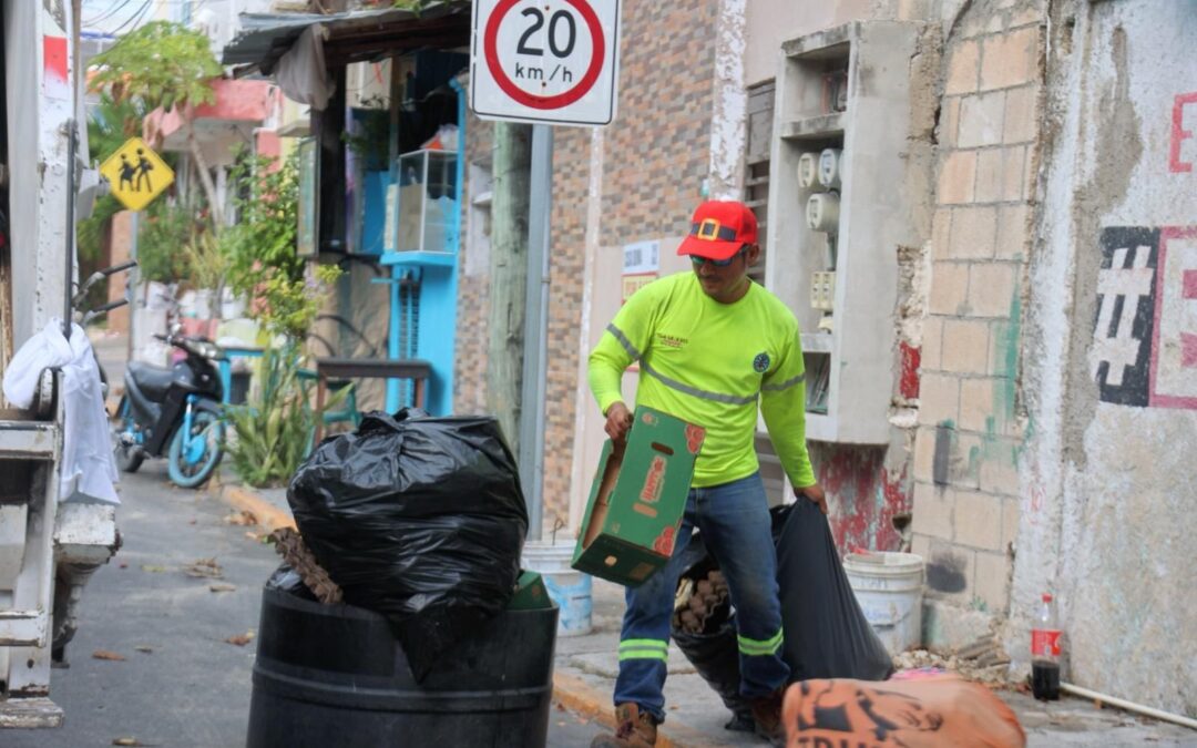 Gobierno de Isla Mujeres refuerza los trabajos de limpieza en esta temporada decembrina