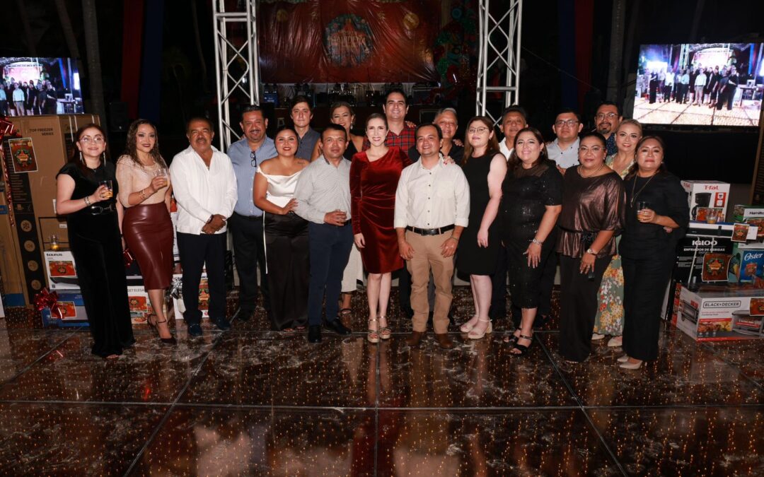 Atenea Gómez Ricalde reconoce y agradece el compromiso del personal del Ayuntamiento en posada navideña