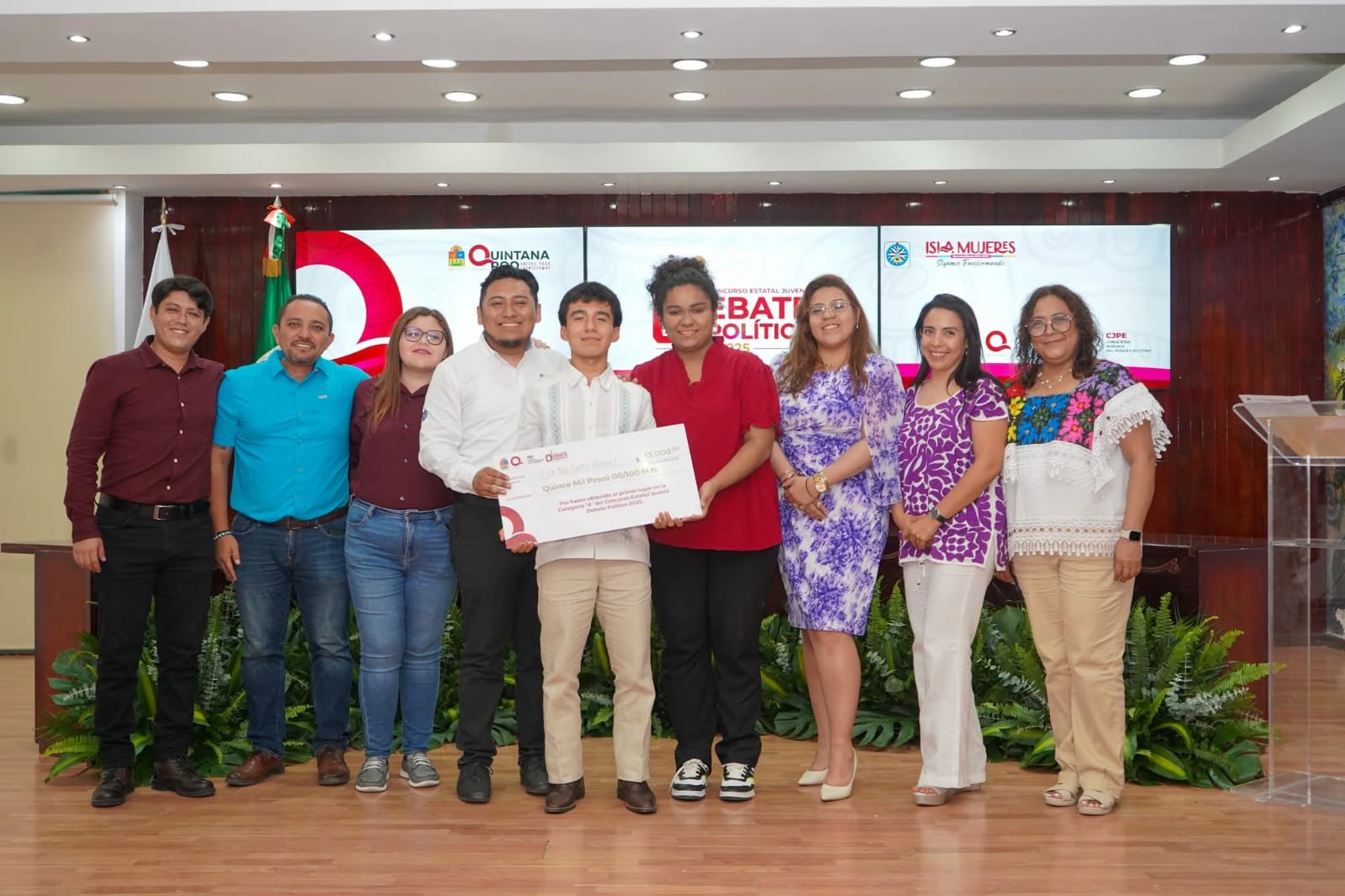 Jóvenes othonenses ganan Concurso de Debate Político de Quintana Roo