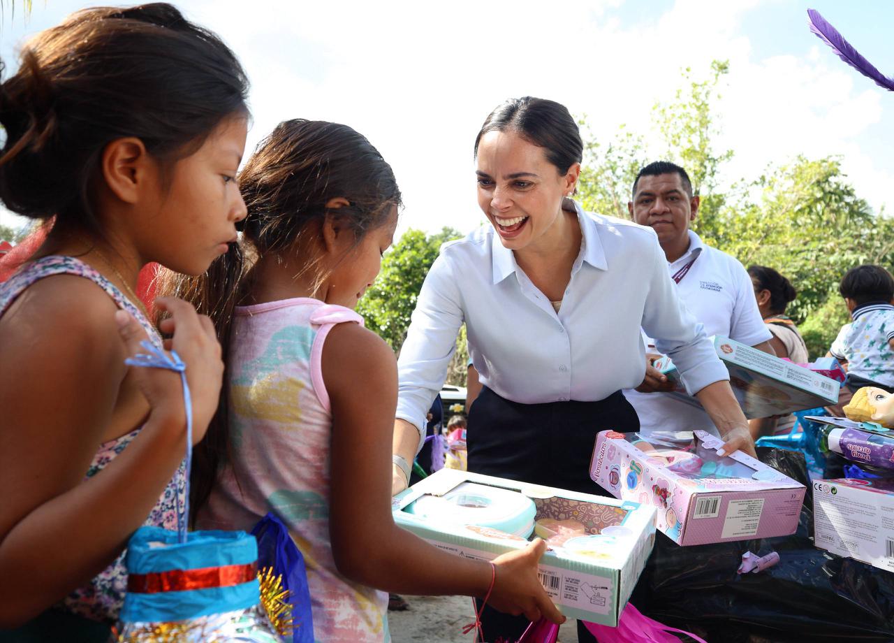 ANA PATY PERALTA LLEVA LA MAGIA DE LOS REYES MAGOS A NIÑAS Y NIÑOS CANCUNENSES