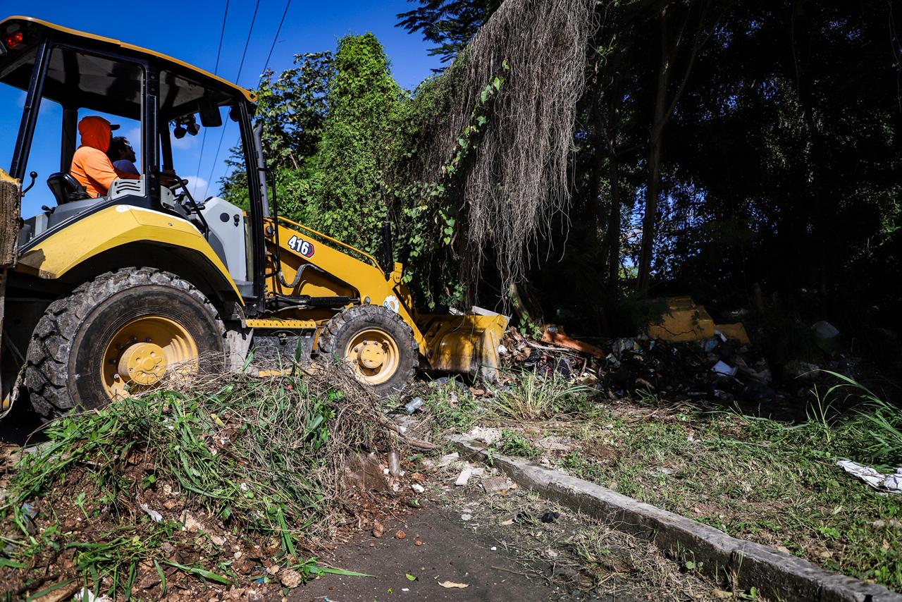 Recolectan más de 30 toneladas de basura en limpieza profunda de basurero clandestino en Chetumal