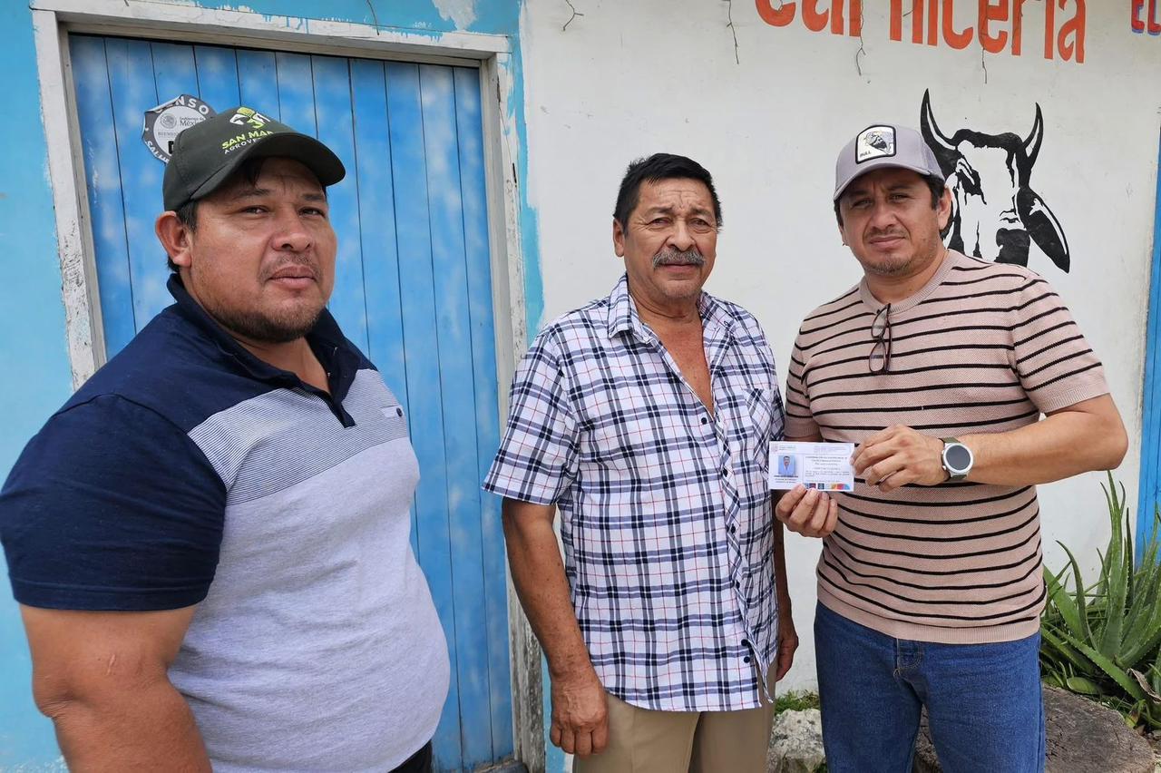 Otorgan distintivo a tablajeros de FCP: promueven orden y certeza en Rastro Municipal