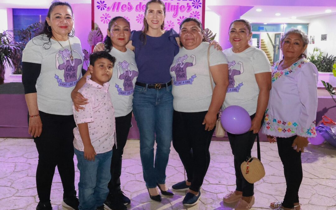Atenea Gómez Ricalde encabeza encendido de luces por el Mes de la Mujer