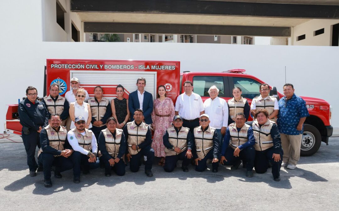 Atenea suma esfuerzos para fortalecer a Protección Civil con nuevo carro bomba en Costa Mujeres
