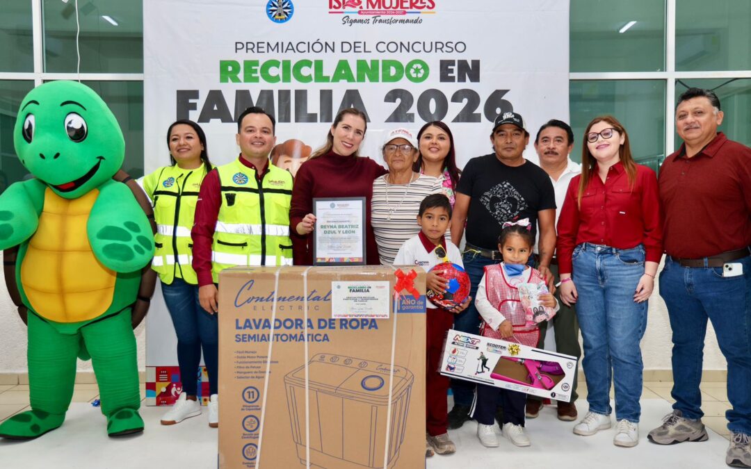 Atenea premia a las familias ganadoras del concurso “Reciclado en Familia”