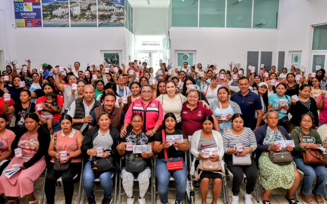 Atenea continúa con la entrega de apoyos del programa “Isleña de Corazón” en Zona Continental