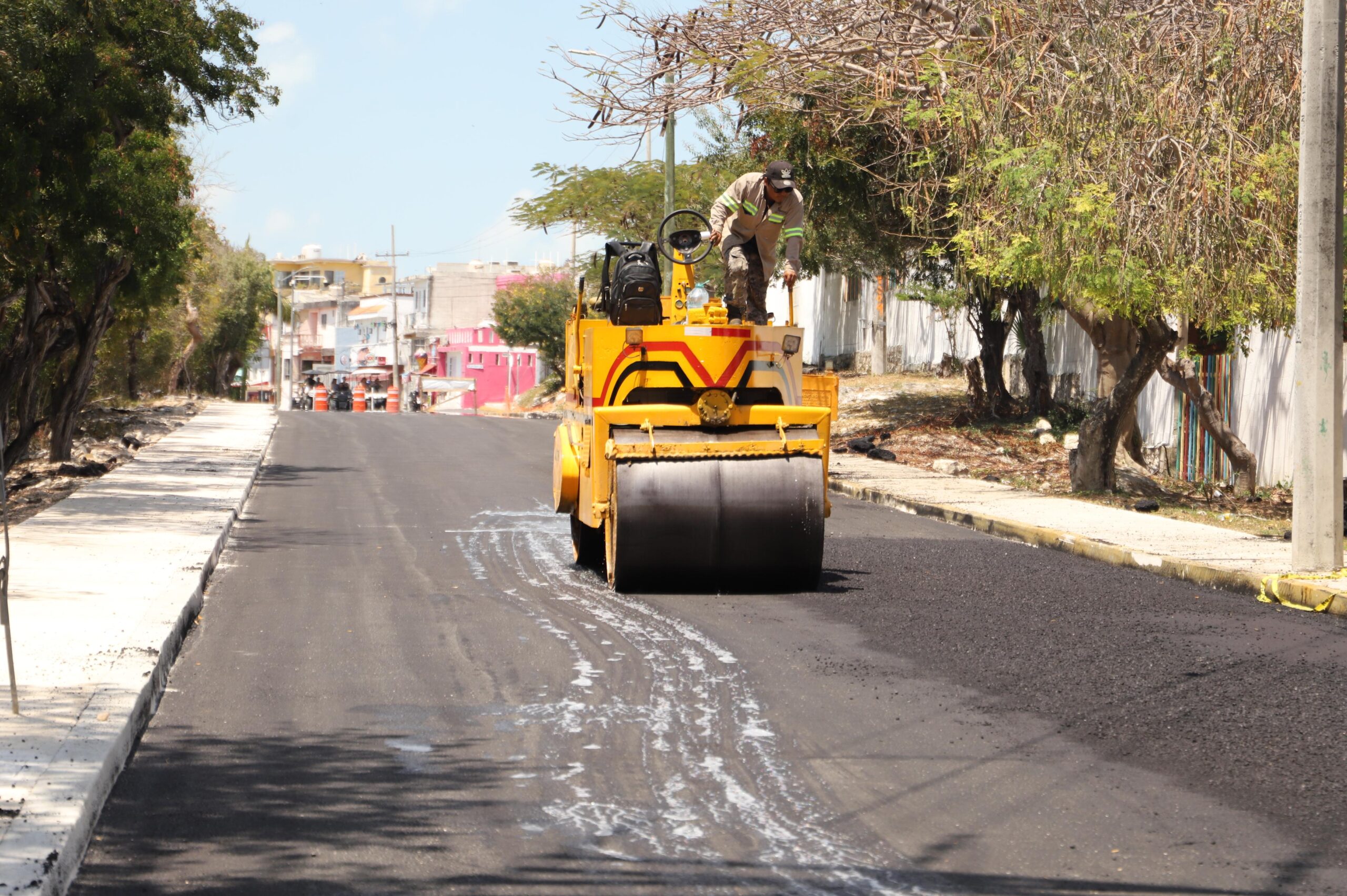 Atenea avanza en la modernización vial y proyecta consolidar el circuito poniente de Isla Mujeres