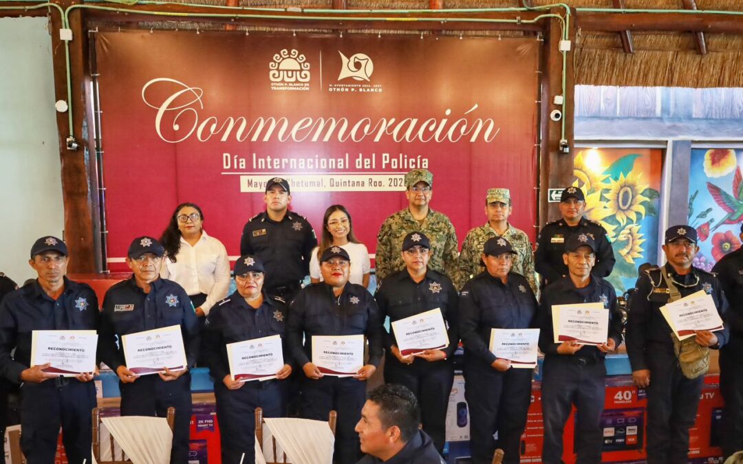 Othón P. Blanco honra a su policía con bono, equipo y reconocimiento a su labor diaria.
