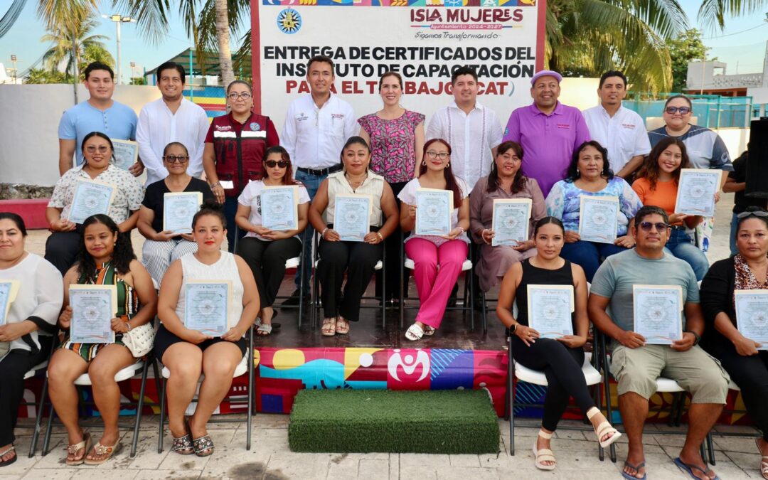 Atenea impulsa la capacitación de isleñas e isleños con cursos certificados