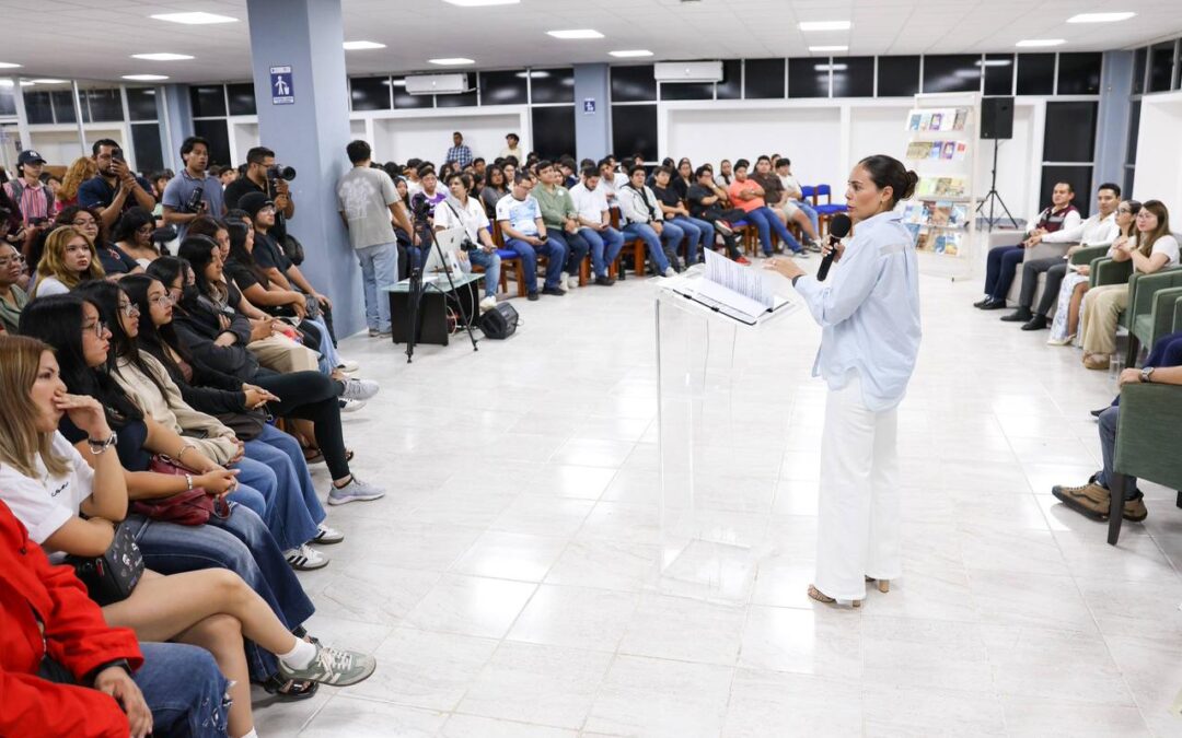 A TRAVÉS DE LA LECTURA, LAS JUVENTUDES PUEDEN EXPRESARSE, CONSTRUIR Y CREAR LO QUE QUIEREN SER: ANA PATY PERALTA