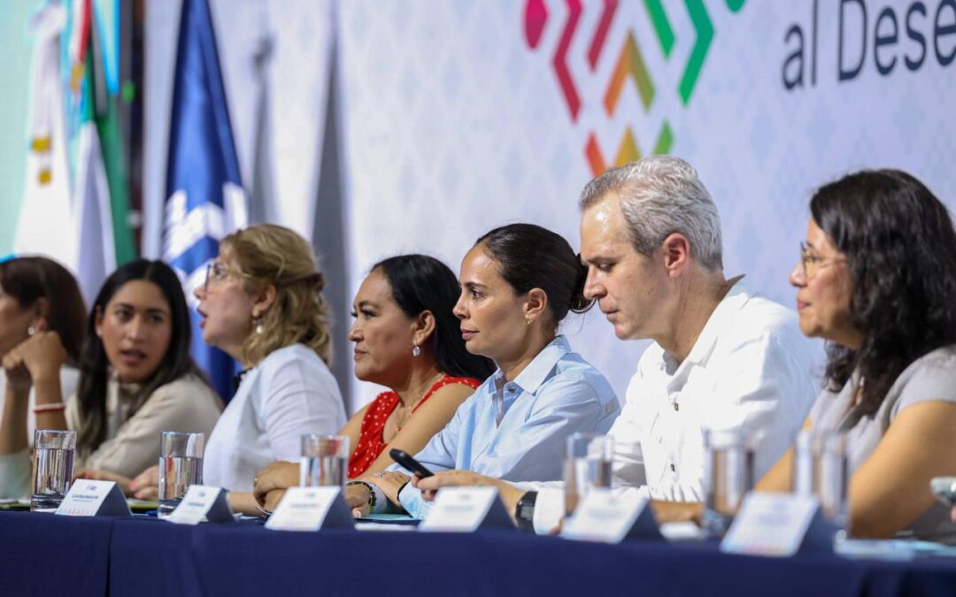 ATESTIGUA ANA PATY PERALTA EXCELENCIA DE ESTUDIANTES EGRESADOS DE TODO EL PAÍS