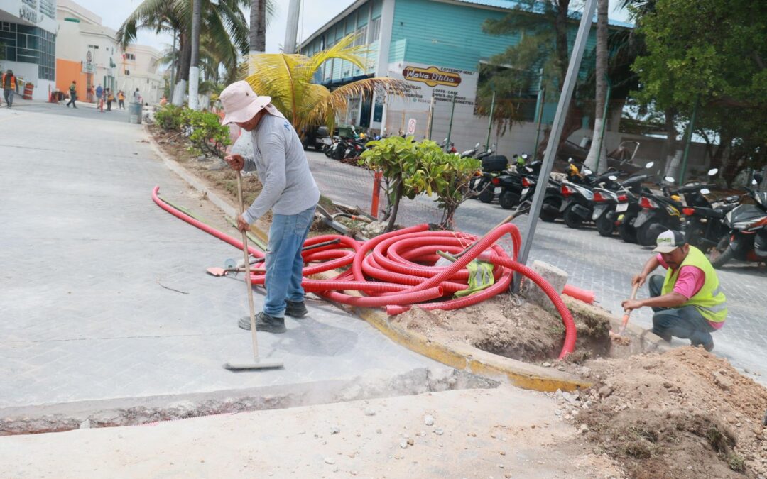 Avanzan trabajos de rehabilitación integral en la avenida Rueda Medina para fortalecer la movilidad y la imagen urbana de Isla Mujeres