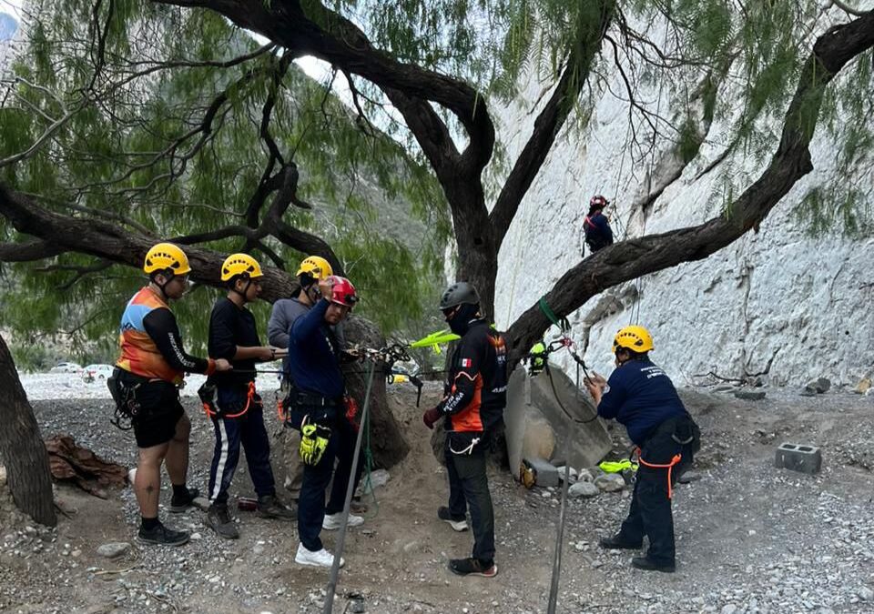 Gobierno de Isla Mujeres fortalece la capacitación de Protección Civil con formación especializada en rescate vertical