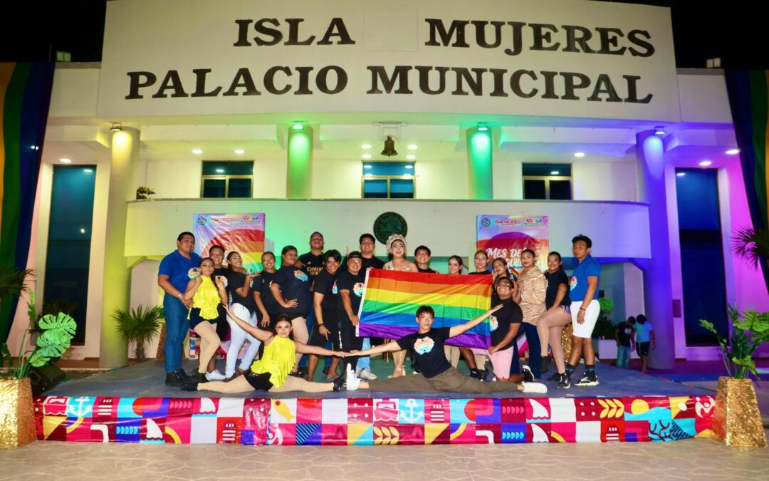 Gobierno de Isla Mujeres refrenda su compromiso con la inclusión y el respeto con el Encendido de Luces del Mes del Orgullo