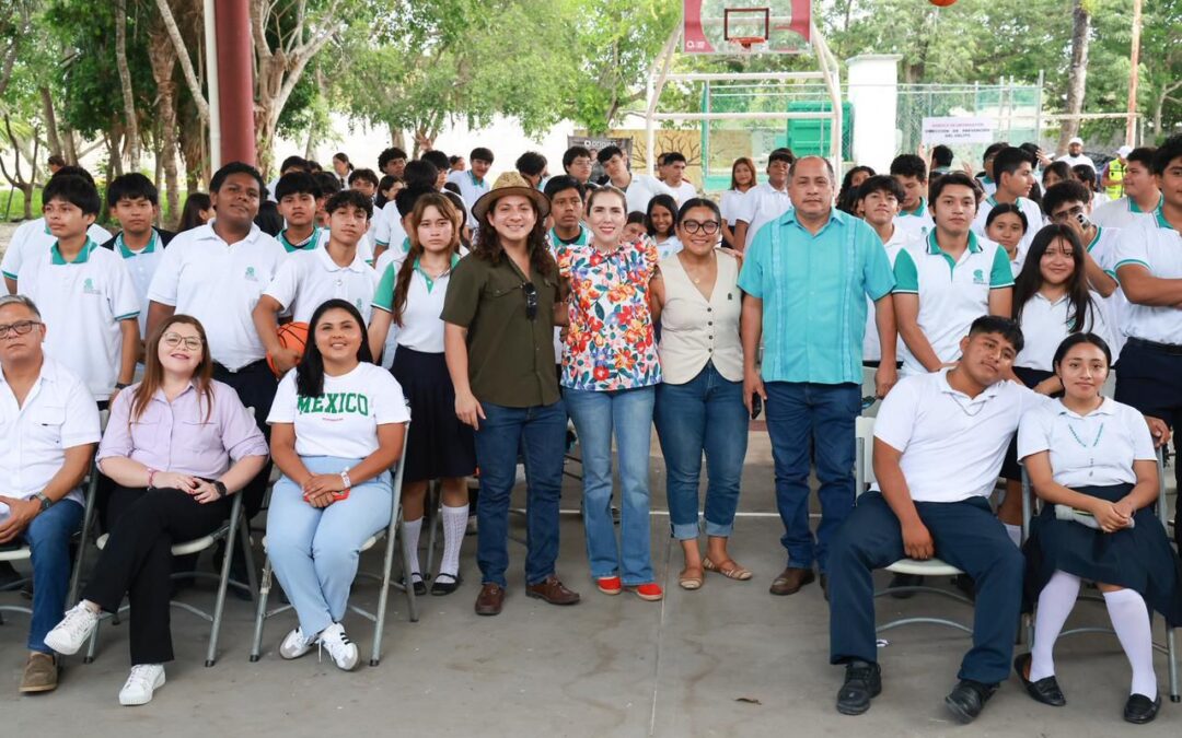 Atenea Gómez Ricalde comparte experiencias con las juventudes a través del foro “Jóvenes con Rumbo”