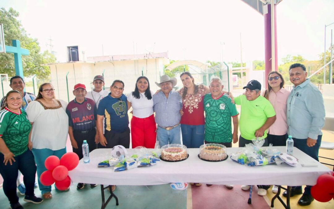 Atenea celebra con una convivencia futbolera a los papitos de la Casa del Adulto Mayor de Ciudad Mujeres
