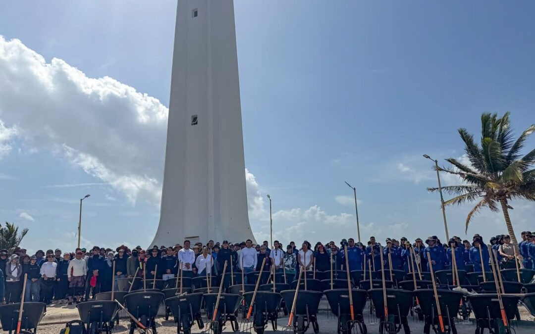 Más de 260 elementos de los tres órdenes de gobierno participaron en acciones de limpieza de las playas del principal destino turístico del sur de Quintana Roo.