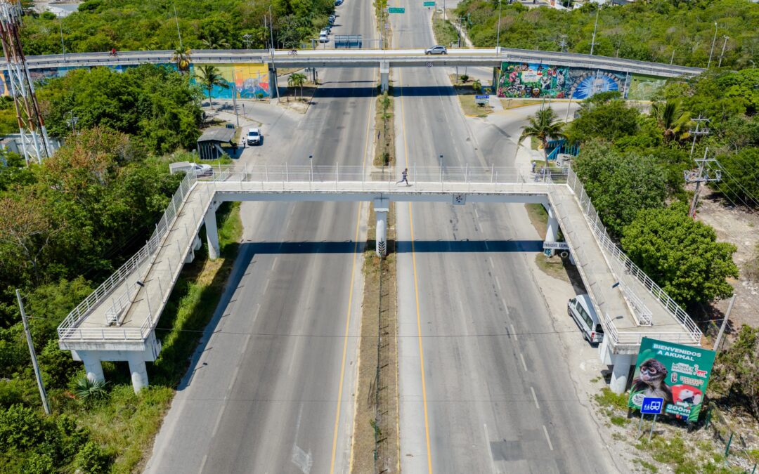 ATIENDE DIEGO CASTAÑÓN DEMANDA IMPORTANTE EN AKUMAL, CON EL MANTENIMIENTO DEL PUENTE PEATONAL