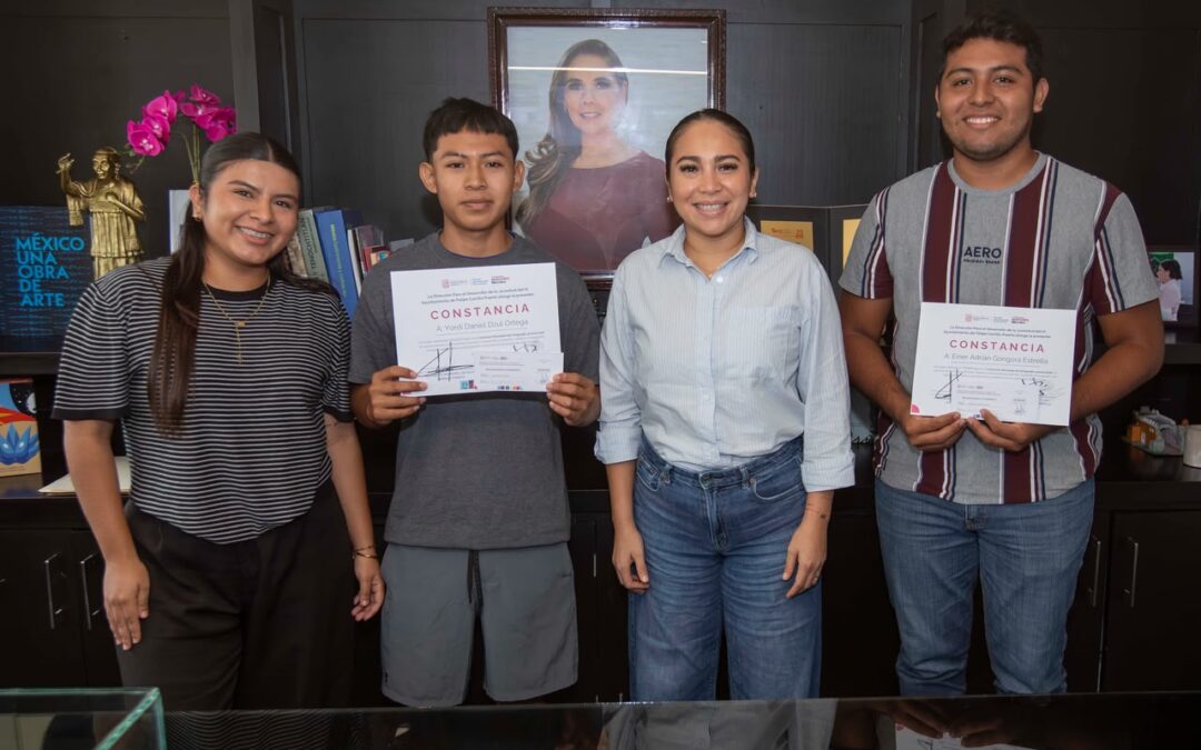 Premia Mary Hernández a ganadores del Concurso Municipal de Fotografía
