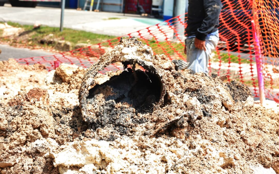Yensunni Martínez inicia rehabilitación de infraestructura pluvial en la avenida Juárez para reducir encharcamientos.