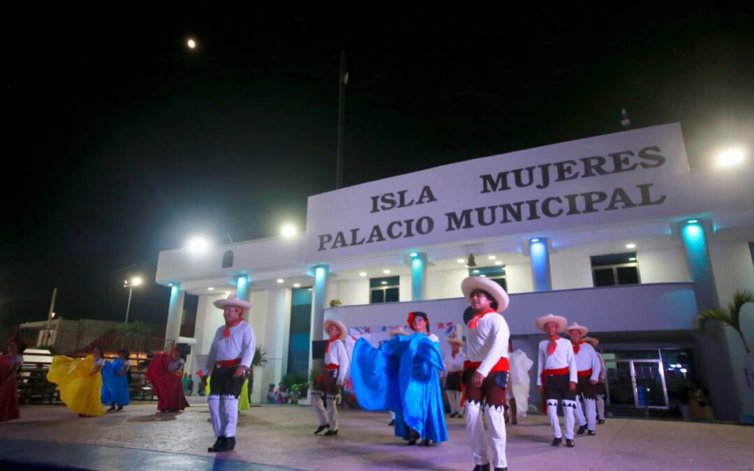 Isla Mujeres fortalece la promoción cultural con la presentación del Ballet Folclórico Municipal de Palenque, Chiapas, en Nochecitas Isleñas