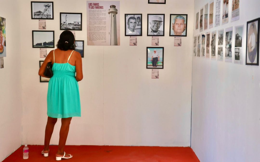 Gobierno de Isla Mujeres invita a disfrutar de la exposición “Luz a Través del Tiempo” y las tradicionales Casitas de Madera