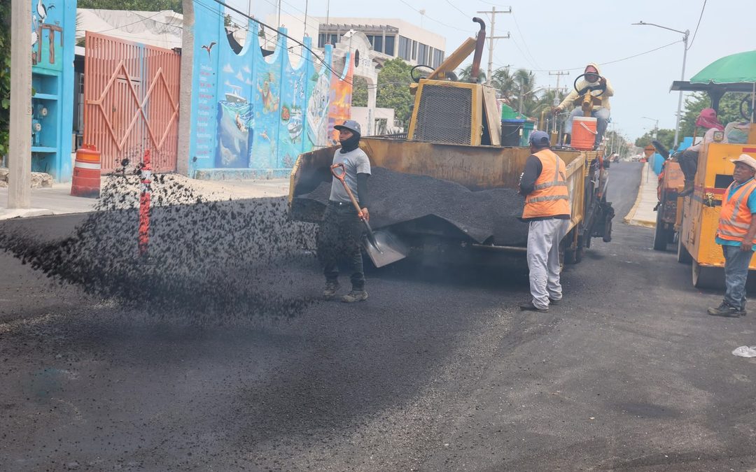Avanza pavimentación de la Prolongación Rueda Medina en Isla Mujeres