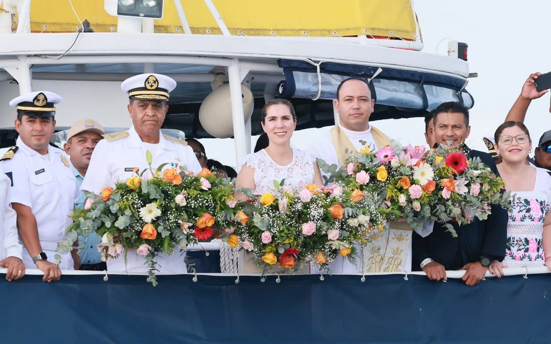 Conmemoran el 32 Aniversario de la Cruz de la Bahía en Isla Mujeres