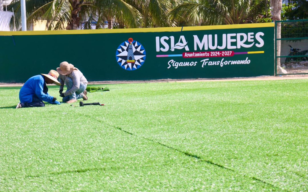 Avanza remodelación del Campo de Béisbol Infantil Ariel “Picho” Magaña en Isla Mujeres