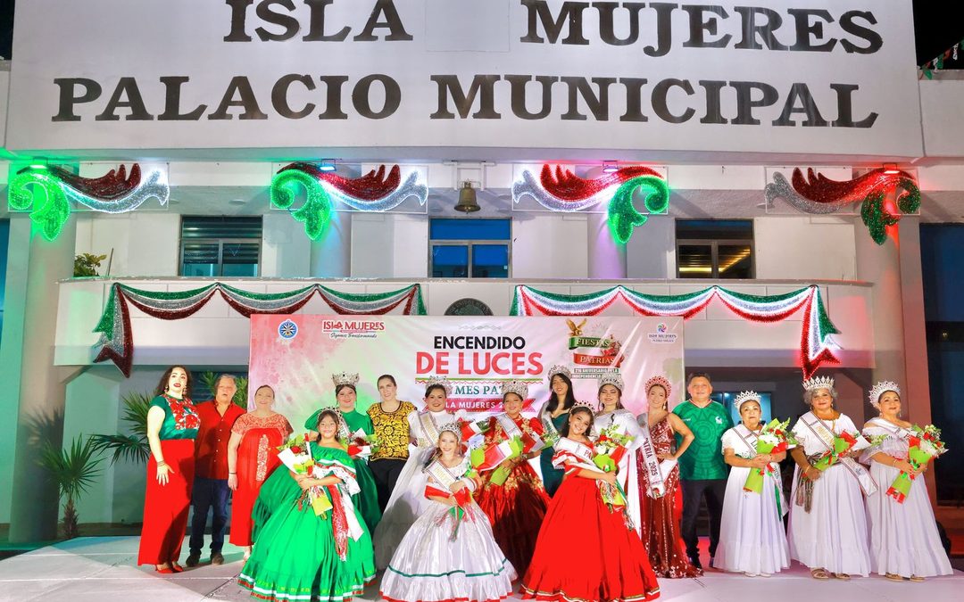 Inician celebraciones del Mes Patrio con encendido de luces en Isla Mujeres