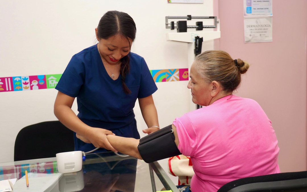 Gobierno de Atenea Gómez acerca servicios médicos especializados a las familias isleñas