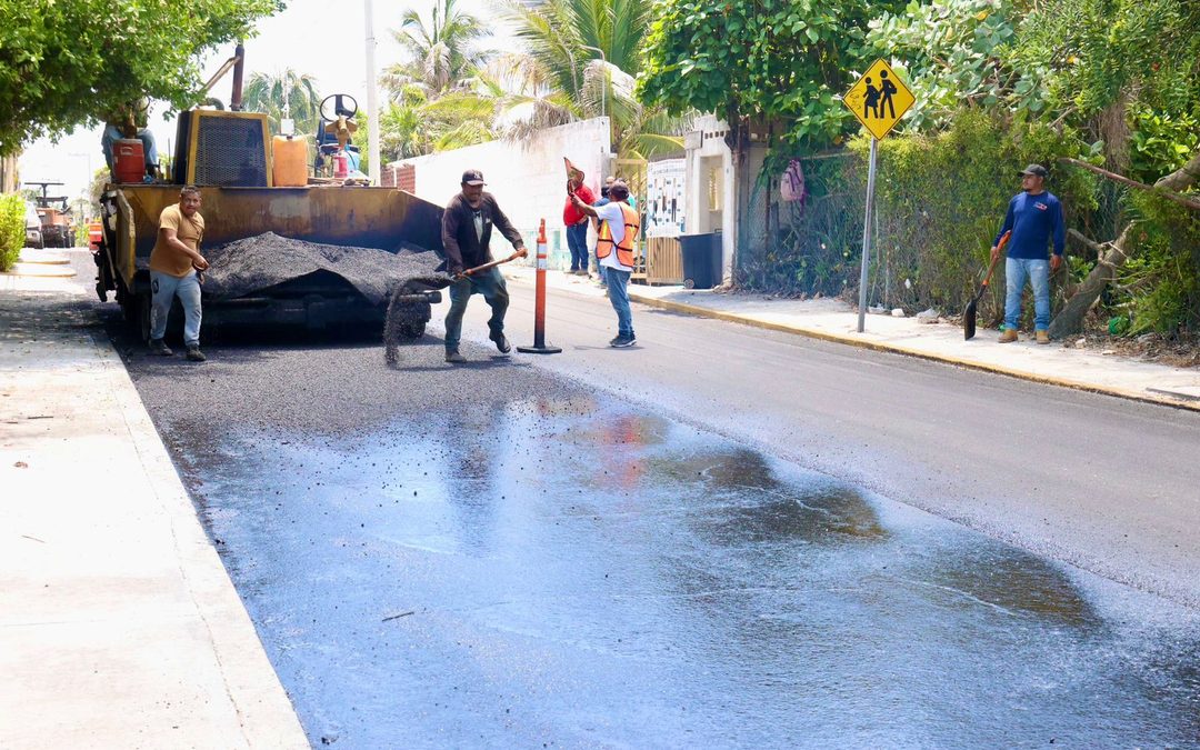 Gobierno de Atenea Gómez continúa transformando calles y avenidas con más pavimentación en Isla Mujeres