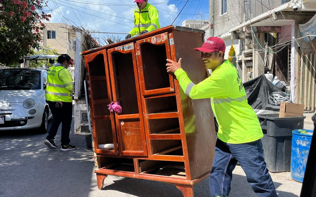 Programa Permanente de Descacharrización continúa recorriendo colonias de Isla Mujeres